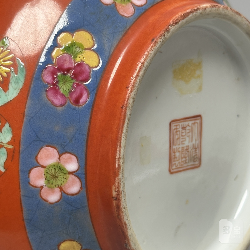 清晚期 珊瑚红地粉彩皮球花纹花囊一对 - 图18